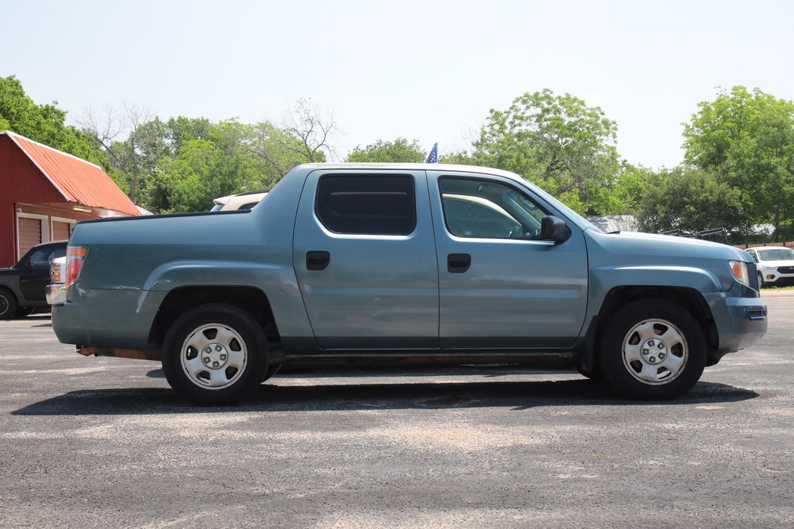 2008 BLUE HONDA RIDGELINE RT (2HJYK16228H) with an 3.5L V6 SOHC 24V engine, 5-SPEED AUTOMATIC transmission, located at 420 E. Kingsbury St., Seguin, TX, 78155, (830) 401-0495, 29.581060, -97.961647 - Photo#3